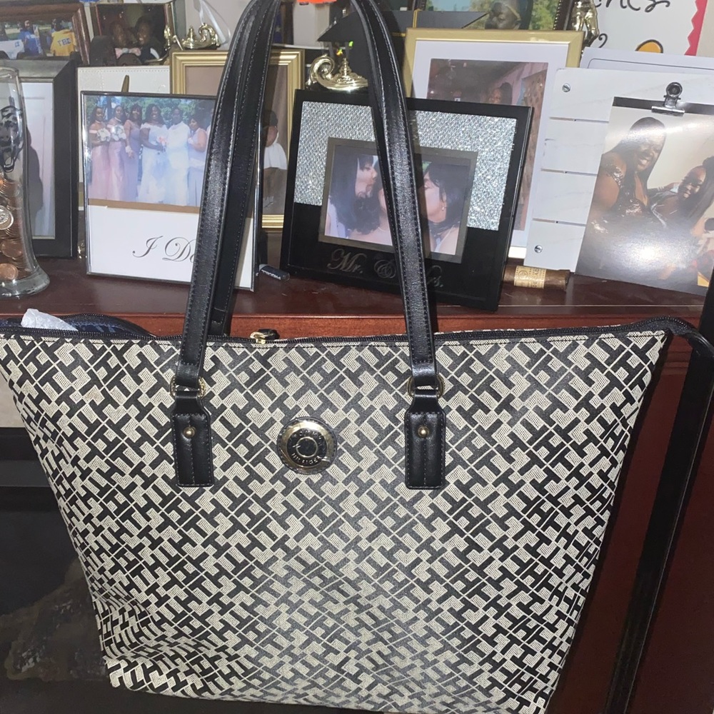 MONOGRAM TOMMY HILFIGER TOTE BAG (BRAND NEW)